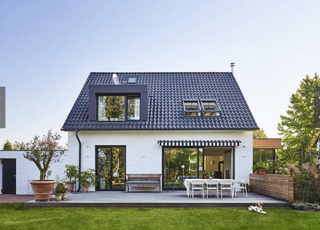 带庭院的坡顶两层小别墅,180度全景窗让你感受美